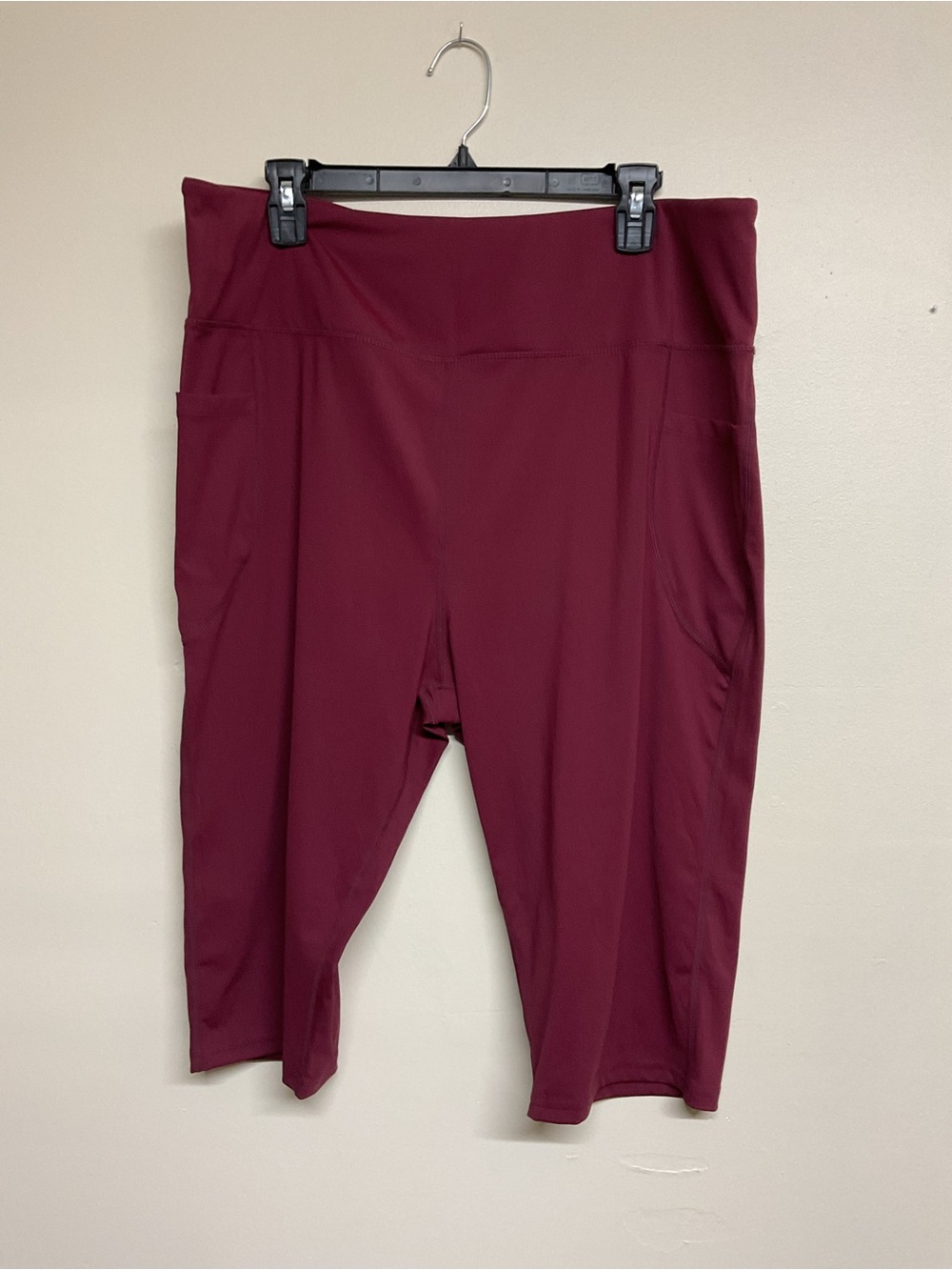 Plus-Size Burgundy High-Rise Active Capri Leggings
